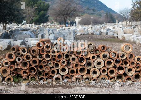 Le antiche rovine della città e la colonna di Efeso, Turchia Foto Stock