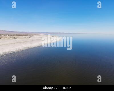 Vista aerea di Bombay Beach e del paesaggio del Mar di Salton della California meridionale, Stati Uniti. Salton Sea endorheic Rift Lake. Foto Stock