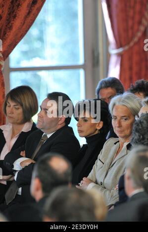 Christine Albanel, Xavier Bertrand, Rachida dati e Christine Lagarde il presidente francese Nicolas Sarkozy rivolge i suoi auguri per il nuovo anno ai membri del parlamento francese e del consiglio di Parigi al palazzo presidenziale Elysee a Parigi il 7 gennaio 2009. Foto di Mousse-Orban/piscina/ABACAPRESS.COM Foto Stock