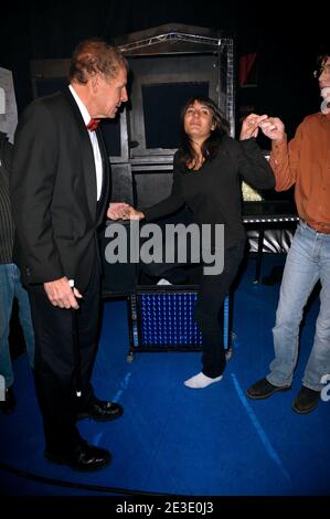 Patrick Poivre d'Arvor ed Estelle Denis partecipano all'undicesima Gala De la Presse a beneficio della ONG 'Action Innocence' al Cirque Phenix di Parigi, Francia, il 9 gennaio 2009. Foto di Giancarlo Gorassini/ABACAPRESS.COM Foto Stock