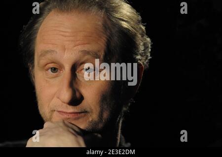 L'attore belga Benoit Poelvoorde durante la registrazione di 'la traversee du miroir', un nuovo show televisivo francese dell'ancorante francese Patrick Poivre d'Arvor, a Issy-les-Moulineaux, nei pressi di Parigi, Francia, il 13 gennaio 2009. Foto di Thierry Orban/ABACAPRESS.COM Foto Stock