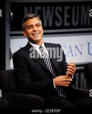 George Clooney partecipa a una proiezione di 'Good Night, and Good Luck', un film scritto e diretto da lui stesso nel 2005, al The Newseum di Washington, DC, USA il 26 gennaio 2009. Foto di Olivier Douliery/ABACAPRESS.COM Foto Stock