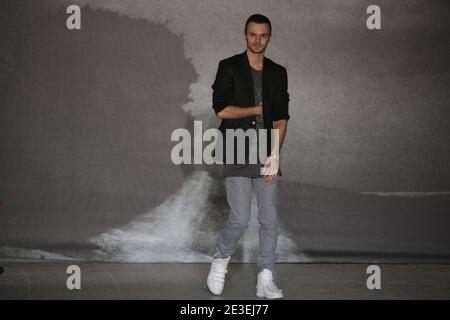 Il designer belga Kris Van Assche appare durante la sua mostra Menswear Autunno/Inverno 2009/2010 a Parigi, Francia, il 23 gennaio 2009. Foto di Frederic Bukajlo/JDD/ABACAPRESS.COM Foto Stock