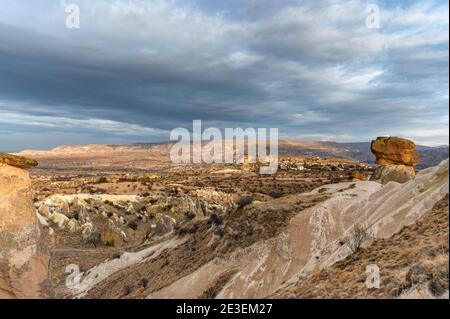 I camini delle fate nominarono le tre bellezze di Urgup, Cappadocia, Turchia Foto Stock