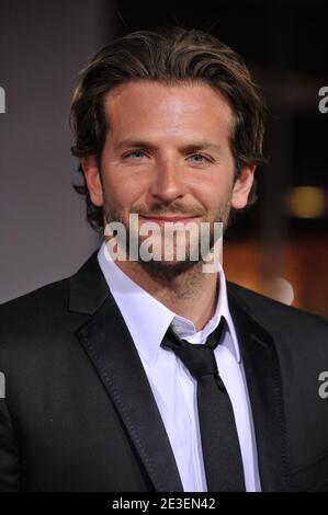 Bradley Cooper, membro del cast, arriva per la prima mondiale di Warner Bros "He's Just Not Thin You", tenutasi presso il Chinese Theatre di Hollywood, Los Angeles, California, USA il 2 febbraio 2009. Foto di Lionel Hahn/ABACAPRESS.COM Foto Stock