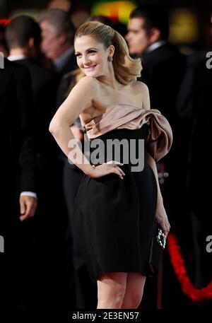 Il membro del cast Drew Barrymore arriva per la prima mondiale di Warner Bros "He's Just Not Thin You", tenutasi presso il Chinese Theatre di Hollywood, Los Angeles, California, USA il 2 febbraio 2009. Foto di Lionel Hahn/ABACAPRESS.COM Foto Stock