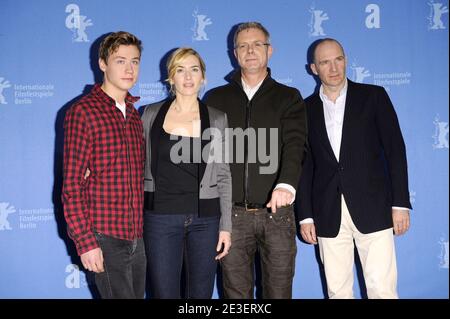 (Da L a R) l'attore tedesco David Kross, l'attrice inglese Kate Winslet, il regista britannico Stephen Dandry e l'attore ristico Ralph Fiennes si pongono durante una fotocellula per il film "The Reader" del regista britannico Stephen Dandry e presentato fuori concorso al 5nono Festival cinematografico berlinale a Berlino il 6 febbraio; 2009. La Berlinale si svolge dal 5 al 15 febbraio 2009 con 18 produzioni che si aggiudica l'ambitissimo Orso d'Oro per la migliore foto che si aggiudica il 14 febbraio. Foto di Mehdi Taamallah/ABACAPRESS.COM Foto Stock