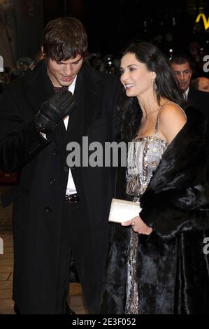 L'attrice Demi Moore e suo marito Ashton Kutcher arrivano per la prima di 'Happy Tears' durante il 5nono Festival del Cinema di Berlino al Berlinale Palast di Berlino, in Germania, il 11 febbraio 2009. Foto di Mehdi Taamallah/ABACAPRESS.COM Foto Stock