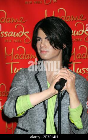 Joe Jonas cera figura è presentato al museo Madame Tussauds a New York City, NY, USA il 12 febbraio 2009. Foto di David Miller/ABACAPRESS.COM Foto Stock