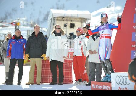 Jean-Claude Killy e il principe Alberto II di Monaco partecipano alla gara di slalom maschile 1° run, che si tiene il 15 febbraio 2009 ai Campionati Mondiali di Sci sul corso Face de Bellevarde in Val d'Isere, Alpi francesi. Foto di Nicolas Gouhier/Cameleon/ABACAPRESS.COM Foto Stock