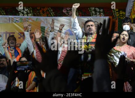 Kolkata, India. 18 gennaio 2021. Il partito di Bharatiya Janta o il leader del BJP Suvendu Adhikari si rivolge durante un raduno per protestare contro il governo di stato prima delle elezioni dell'assemblea del bengala occidentale. (Foto di Ved Prakash/Pacific Press) Credit: Pacific Press Media Production Corp./Alamy Live News Foto Stock