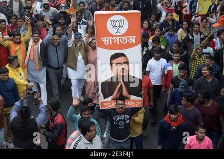 Kolkata, India. 18 gennaio 2021. Gli attivisti del Bharatiya Janta Party o BJP prendono parte a una manifestazione per protestare contro il governo statale prima delle elezioni dell'assemblea del bengala occidentale. (Foto di Ved Prakash/Pacific Press) Credit: Pacific Press Media Production Corp./Alamy Live News Foto Stock