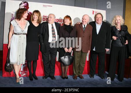 (L-R) Marie Bunel, Nathalie Baye, Claude Chabrol, ex-moglie Stephane Audran, Michel Bouquet e Gerard Depardieu arrivano a una proiezione dell'ultimo film del regista Claude Chabrol 'Bellamy' per celebrare i 50 anni di carriera di Chabrol all'hotel Park Hyatt Vendome a Parigi, Francia, il 19 febbraio 2009. Foto di Denis Guignebourg/ABACAPRESS.COM Local Caption 178921 003 Foto Stock