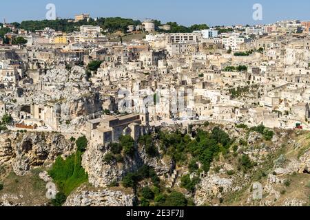 Panorama del centro storico di Matera visto dal belvedere Murgia timone, Basilicata, Italia Foto Stock