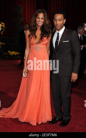 John Legend e Christine Teigen arrivano alla 81° cerimonia Academy Awards, tenutasi presso il Kodak Theatre di Los Angeles, California, USA il 22 febbraio 2009. Foto di Lionel Hahn/ABACAPRESS.COM (nella foto : John Legend, Christine Teigen) Foto Stock