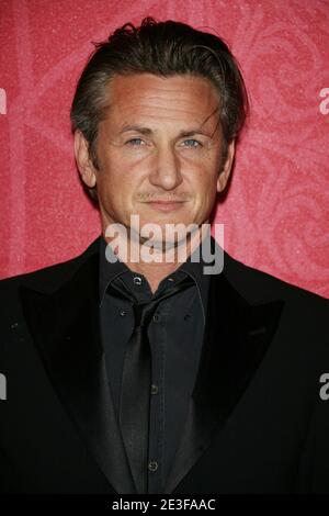 Il regista E attore STATUNITENSE Sean Penn arriva alla 34a cerimonia di Cesar (premio al cinema francese), tenutasi al Theatre du Chatelet di Parigi, Francia, il 27 febbraio 2009. Foto di Guignebourg-Nebinger/ABACAPRESS.COM Foto Stock