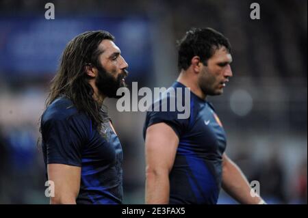 Sebastien Chabal e Lionel Nallet in Francia durante il campionato RBS Six Nations 2009 Rugby Union, Francia contro Galles al 'stade de France' di Saint-Denis, Francia, il 27 febbraio 2009. La Francia ha vinto il 21-16. Foto di Henri Szwarc/Cameleon/ABACAPRESS.COM Foto Stock