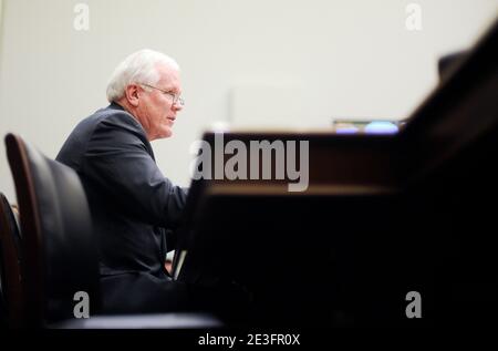 Edward Liddy, presidente e amministratore delegato di American International Group, testimonia durante un'audizione della House Financial Services Committee su Capitol Hil a Washington, DC, USA il 18 marzo 2009. Foto di Olivier Douliery/ABACAPRESS.COM Foto Stock