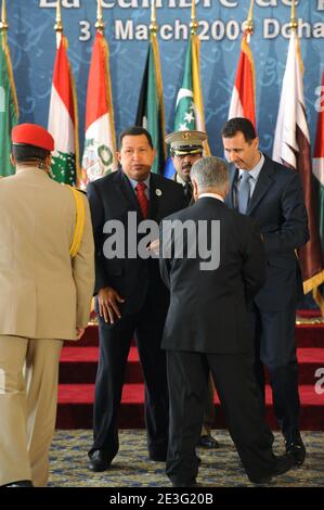 Il presidente venezuelano Hugo Chavez Frias ha visto con il presidente siriano Bashar al Assad dopo una foto di famiglia del 2° vertice dei paesi arabo-sudamericani, a Doha, in Qatar, il 31 marzo 2009. Foto di Ammar Abd Rabbo/ABACAPRESS.COM Foto Stock