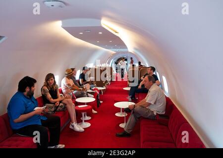 Lounge in un aereo TWA restaurato al terminal JFK in Queens New York Foto Stock