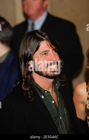 Il cantante/musicista Dave Growl dei Foo Fighters partecipa agli arrivi per il Clive Davis Pre-Grammy Party al Beverly Hilton Hotel il 09 febbraio 2008 a Los Angeles, California. Credito: Jared Milgrim/l'accesso fotografico Foto Stock