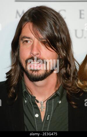 Il cantante/musicista Dave Growl dei Foo Fighters partecipa agli arrivi per il Clive Davis Pre-Grammy Party al Beverly Hilton Hotel il 09 febbraio 2008 a Los Angeles, California. Credito: Jared Milgrim/l'accesso fotografico Foto Stock