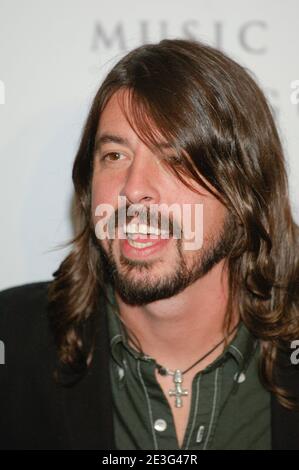 Il cantante/musicista Dave Growl dei Foo Fighters partecipa agli arrivi per il Clive Davis Pre-Grammy Party al Beverly Hilton Hotel il 09 febbraio 2008 a Los Angeles, California. Credito: Jared Milgrim/l'accesso fotografico Foto Stock