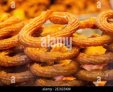 Tradizionale deliziosi dessert turchi; anello dessert, halka tatli Foto Stock