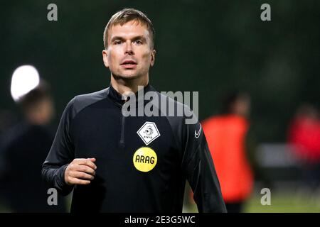 EINDHOVEN, PAESI BASSI - GENNAIO 18: (L-R): Assistente di riferimento Jordi è stato durante la partita olandese di Keukenkampioendivisie tra PSV U23 e NAC a De He Foto Stock