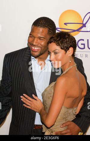 Il giocatore di NFL Michael Strahan e Nicole Murphy parteciperanno agli arrivi per il Clive Davis Pre-Grammy Party al Beverly Hilton Hotel il 09 febbraio 2008 a Los Angeles, California. Credito: Jared Milgrim/l'accesso fotografico Foto Stock