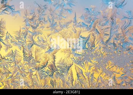 Modello naturale invernale sul vetro Foto Stock