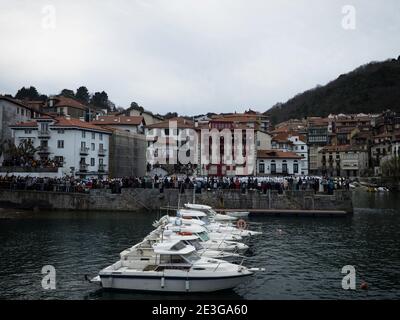 Vista panoramica del porto porto barca molo di Mundaka Mundaca villaggio in Biscay Paesi Baschi Spagna in Europa Foto Stock