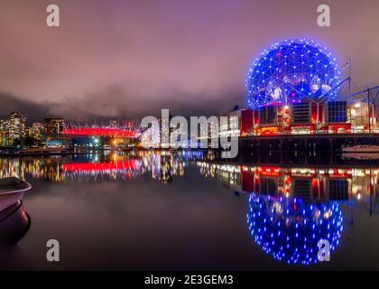 Vista notturna del centro di Vancouver su Burrard Inlet Foto Stock