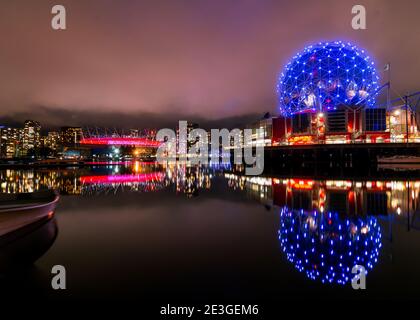 Vista notturna del centro di Vancouver su Burrard Inlet Foto Stock