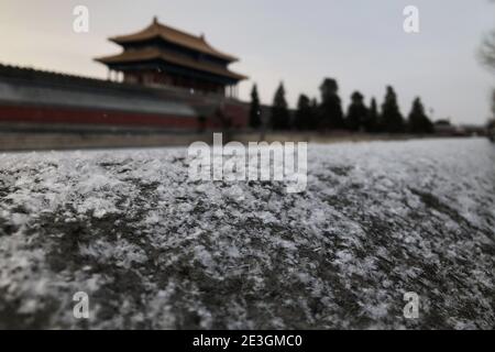 Pechino, Cina. 19 gennaio 2021. La prima neve del 2021 a Pechino, Cina il 19 gennaio 2021.(Photo by TPG/cnsphotos) Credit: TopPhoto/Alamy Live News Foto Stock