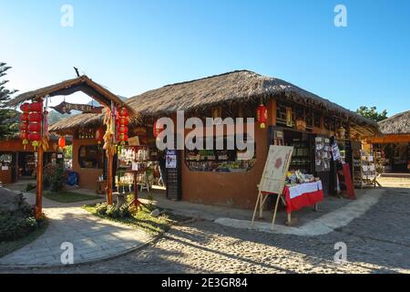 Maehongson, Thailandia - 13 dicembre 2020: Santichon Village un piccolo Yunnan cinese le famose destinazioni di viaggio a Pai, Maehongson. Foto Stock