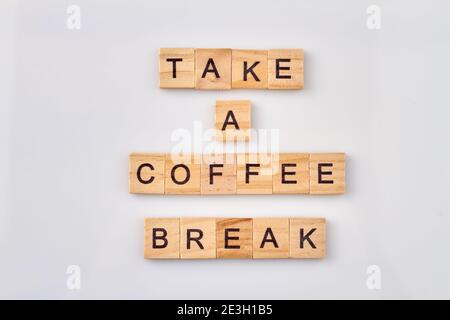 Prendi un testo per una pausa caffè sui cubi. Foto Stock