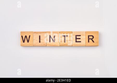 Parola invernale sui blocchi di legno. Foto Stock