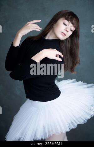 Ballerina con gambe lunghe Foto Stock