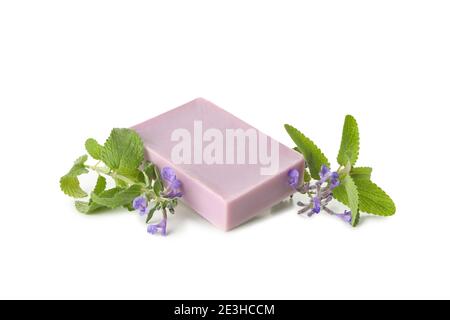 Pezzo di sapone naturale fatto a mano isolato su sfondo bianco Foto Stock