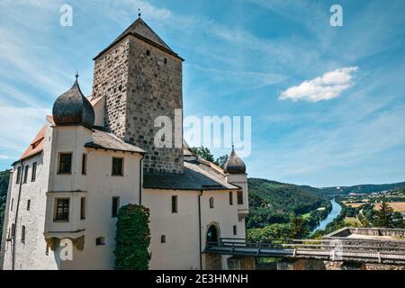 Riedenburg, Germania - 29 luglio 2020: Castello di Prunn nella valle Altmuehltal a Riedenburg, Foto Stock