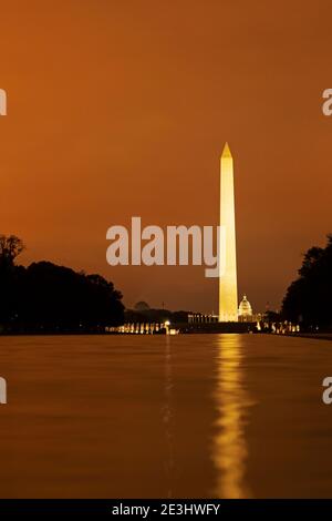 Il Washington Monument a Washington DC, USA. L'obelisco si trova in memoria di George Washington, il primo presidente degli Stati Uniti d'America. Foto Stock