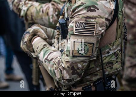 RICHMOND, VIRGINIA, GENNAIO 18- i membri della Roanoke County Militia partecipano ad un secondo rally di modifica durante il giorno della lobby al Campidoglio dello Stato della Virginia il 18 gennaio 2021 a Richmond, Virginia. Foto: Chris Tuite/ImageSPACE /MediaPunch Foto Stock