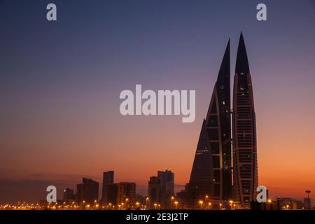 Il Bahrain, Manama, vista del Bahrain World Trade Center Foto Stock