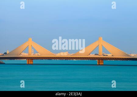 Bahrain, Manama, Shaikh Isa Bin Salman Causeway ponte Foto Stock