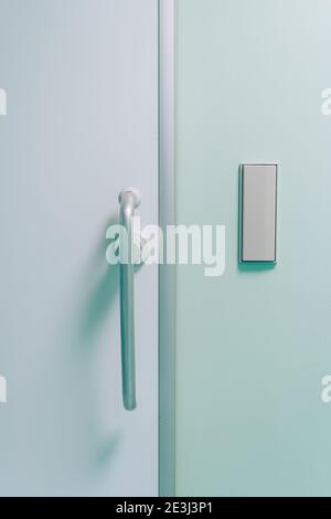 Porta chiusa alla sala operatoria. Ingresso alla sala medica in ospedale con apparecchiature a raggi X. Foto Stock