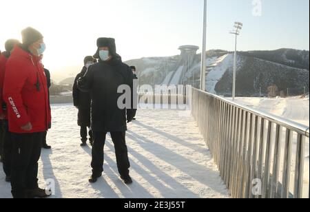 Zhangjiakou, Cina, 19 gennaio 2021:il presidente cinese Xi Jinping, anche segretario generale del Comitato Centrale del Partito Comunista Cinese e presidente della Commissione militare Centrale, ispeziona il Centro Nazionale di Biathlon a Zhangjiakou, provincia di Hebei nella Cina settentrionale. Foto Stock