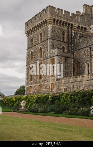 Giardino all'interno del Castello di Windsor, Berkshire, Inghilterra, Regno Unito. Foto Stock