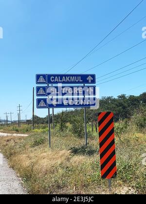 Strada per Calakmul, El Tigre e Edzna antiche rovine maya nella penisola dello Yucatan, Messico Foto Stock