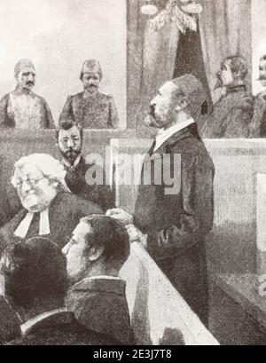 Ahmed ʻUrabi (Orabi Pasha) in tribunale militare inglese. Incisione dal disegno del 1882. Foto Stock